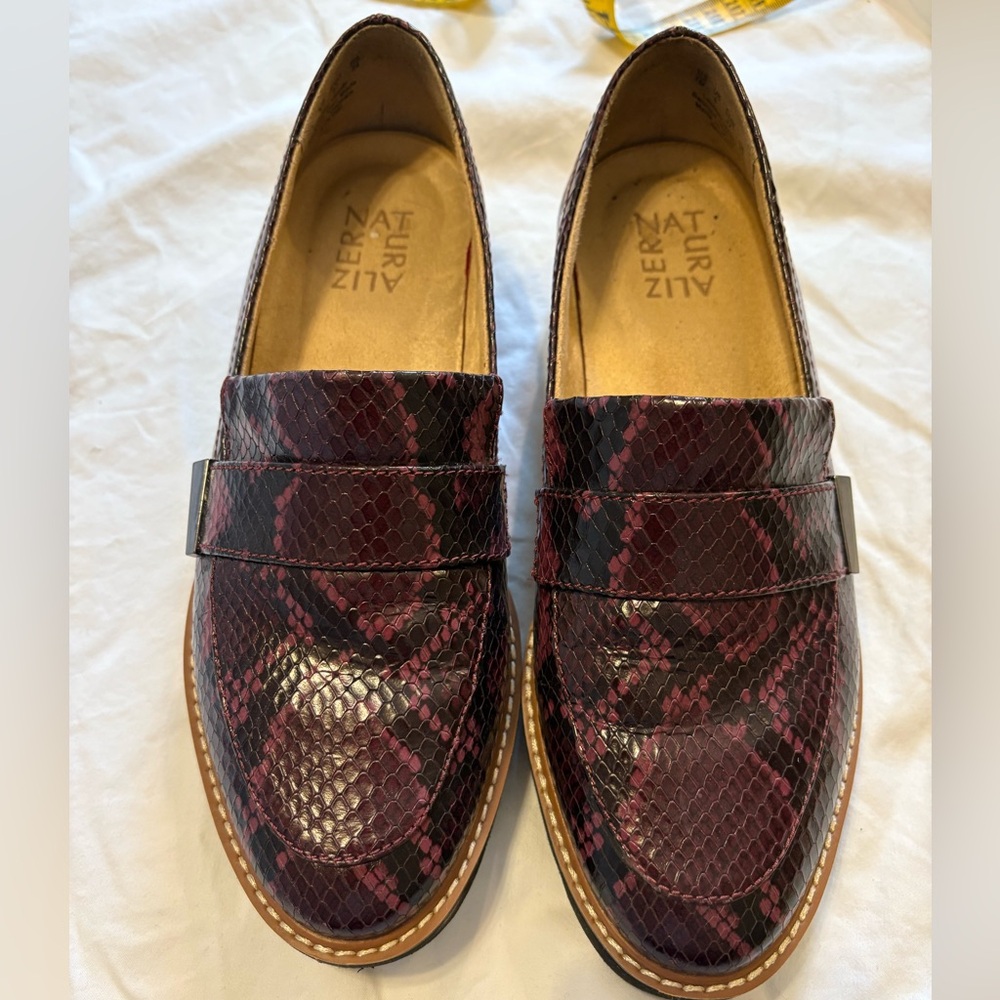 Naterualizer snakeskin flat size 7